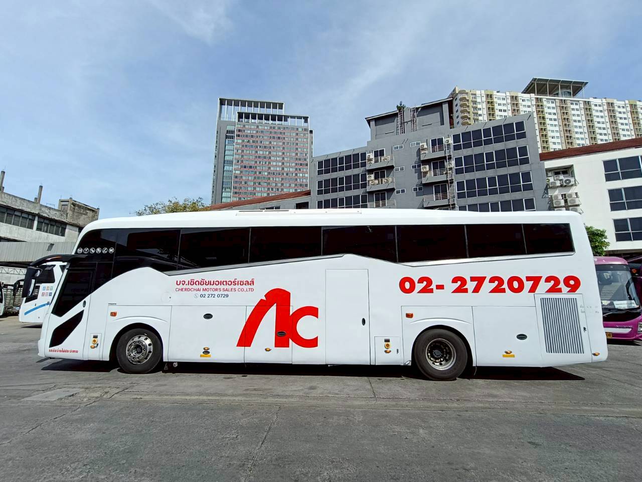รถบัสขนาด 42 ที่นั่ง